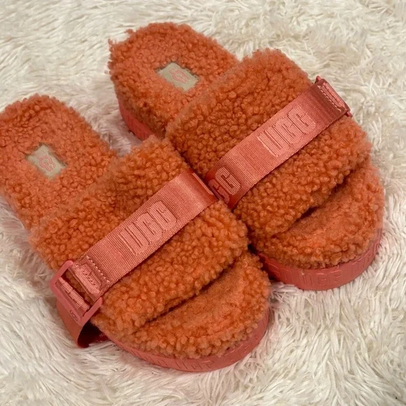 Women's UGG Fluffita Coral Sheepskin Platform Sherpa Sandals LIKE NEW size 6 - Picture 2 of 11